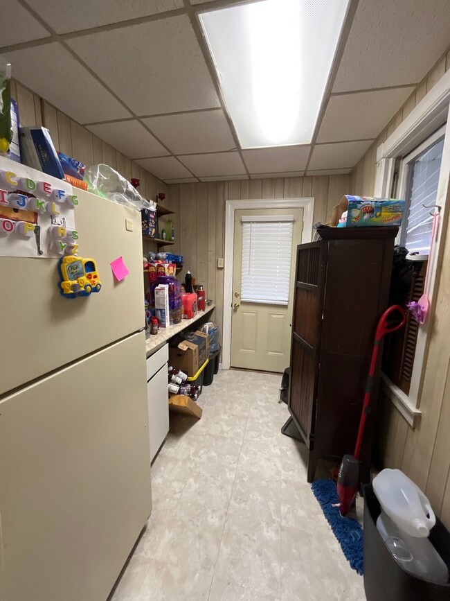 Photo - Well-maintained 2 bed home in Northampton ...