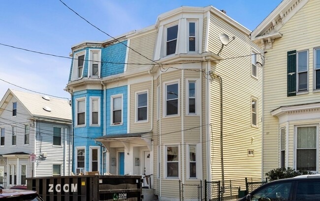 Building Photo - 29 Clarence St Unit 2