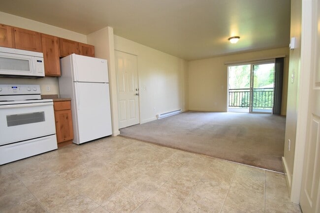 Photo - 2nd Floor 2 Bed 1 Bath in a Great Central Location! Nice Large Deck Close to Everything Unit 19