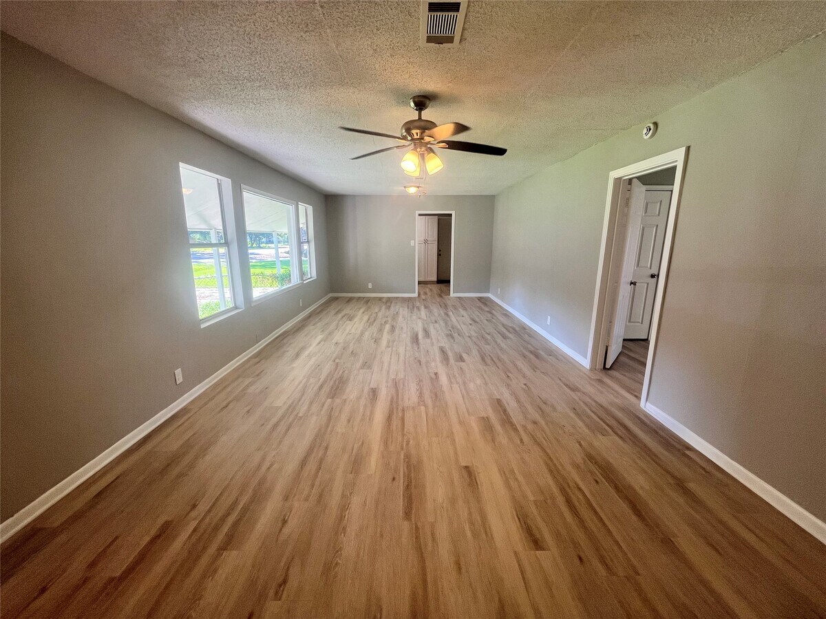 Photo - 2502 N Houston Dr