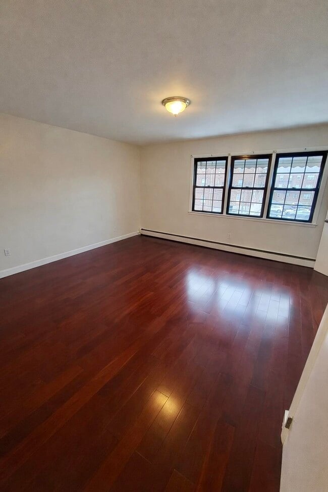 Photo - 177 W 51st St Unidad 2