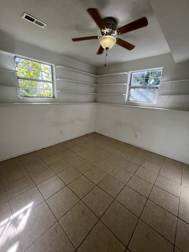 Photo - 409 N Main St