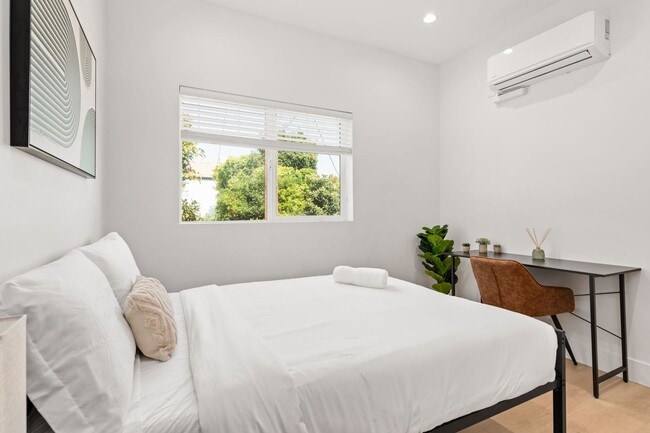 Photo - A 3 Bedroom apartment with ensuite bathrooms, common areas and a fully functional kitchen at 1736... Unidad Single Room - 1