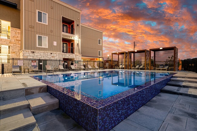 Building Photo - The Oaks at Ben White