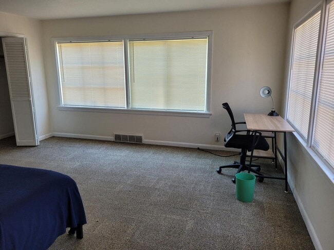 Photo - Lewis & Clark Law School International Students ONLY Unit Room 3