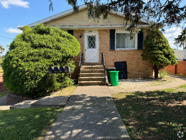 Building Photo - 1067 Catasauqua Rd Unit Apartment 2