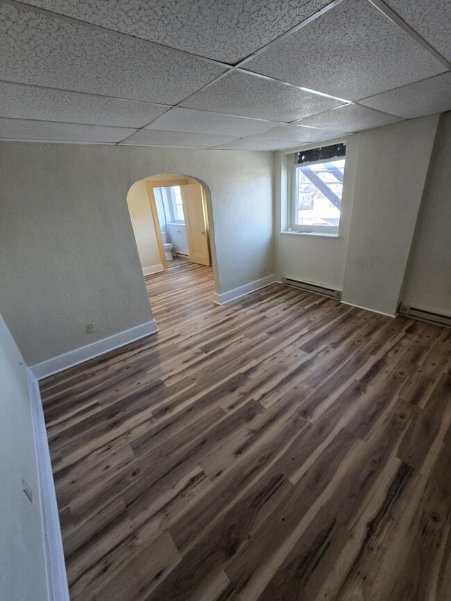 Building Photo - 15 S Stewart St Unit 202