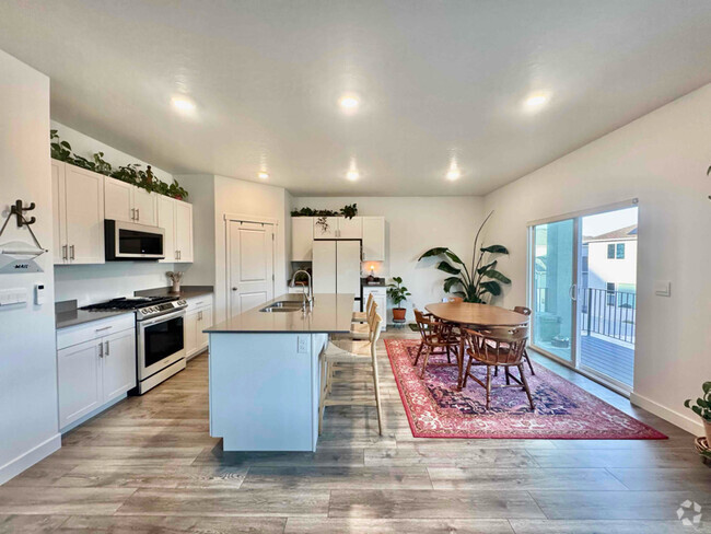 Building Photo - 3923 W Rock Is Ave Rental