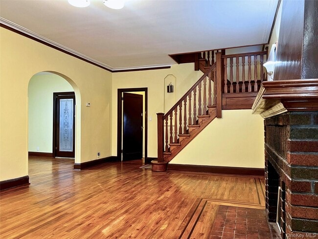 Photo - 47-05 Utopia Pkwy