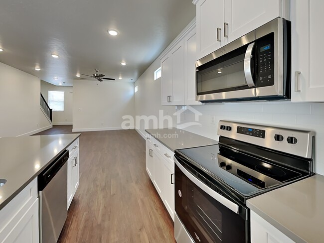 Photo - 886 N Rivermist Pl