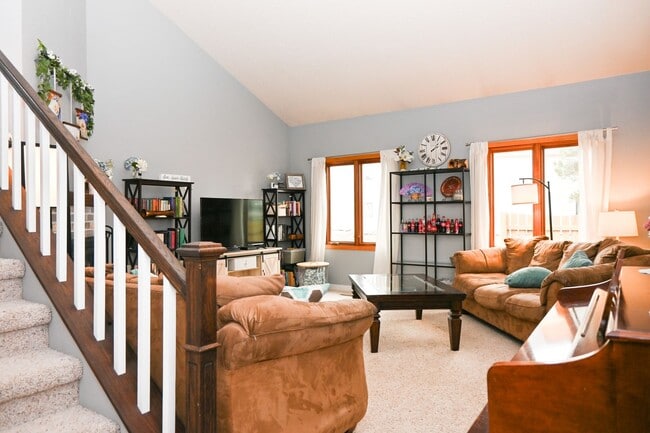 Photo - Beautiful updated Townhome! 3 Bedroom 2 1/...