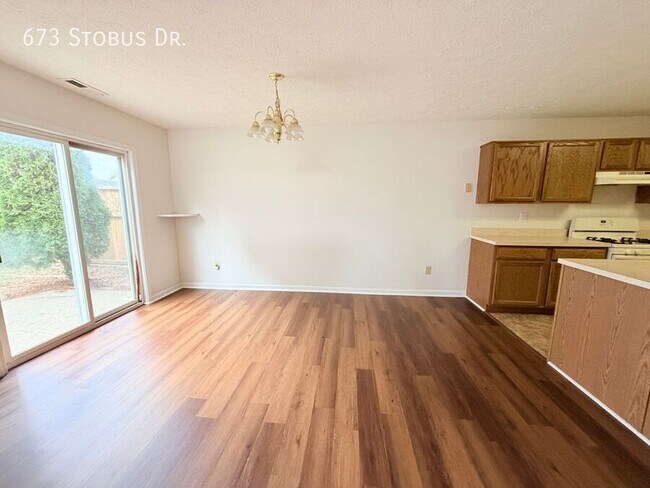 Photo - 673 Stobus Dr