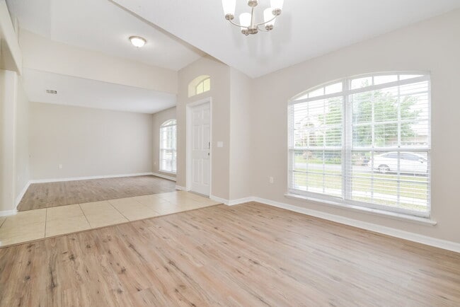 Photo - 903 Bonneville Ln