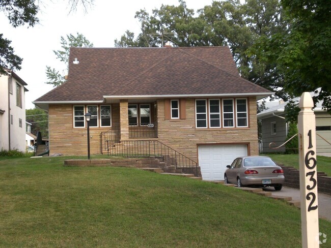 Building Photo - Enjoy Life on Lake Phalen, 3 bedroom, 2.5 ... Rental
