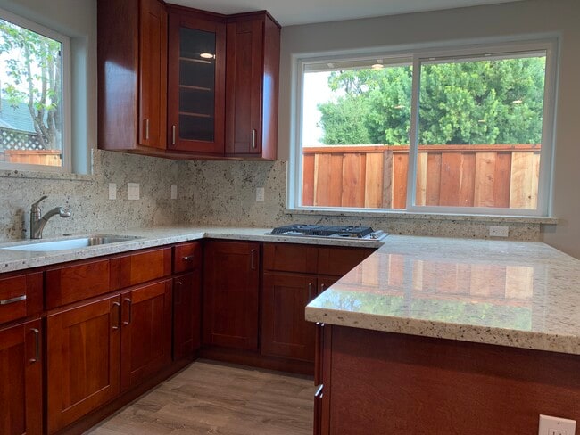 Fotografía del edificio - 463 Rosewood Ave