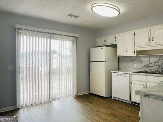 Photo - 104 Peachtree Ct