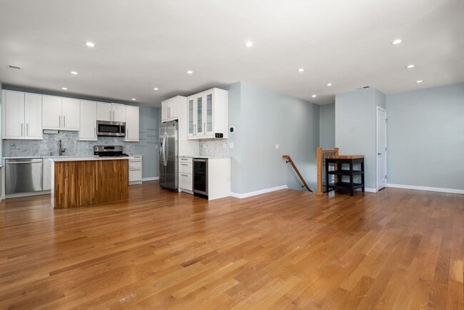 Photo - 574-576 Lagrange St Unit 576