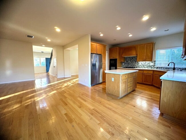 Photo - 841 Lawrence Dr