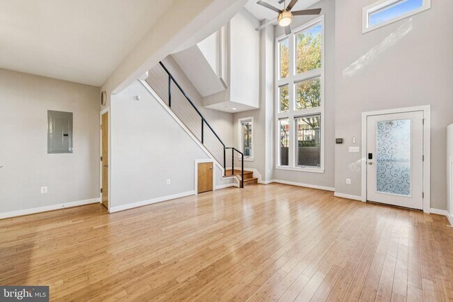 Photo - 241 R St NE Unidad A