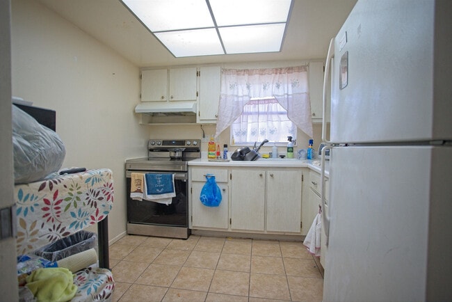 Photo - 2833 Crosley Dr W