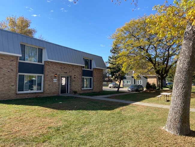 Building Photo - 2219 Marwood Dr Unit 3