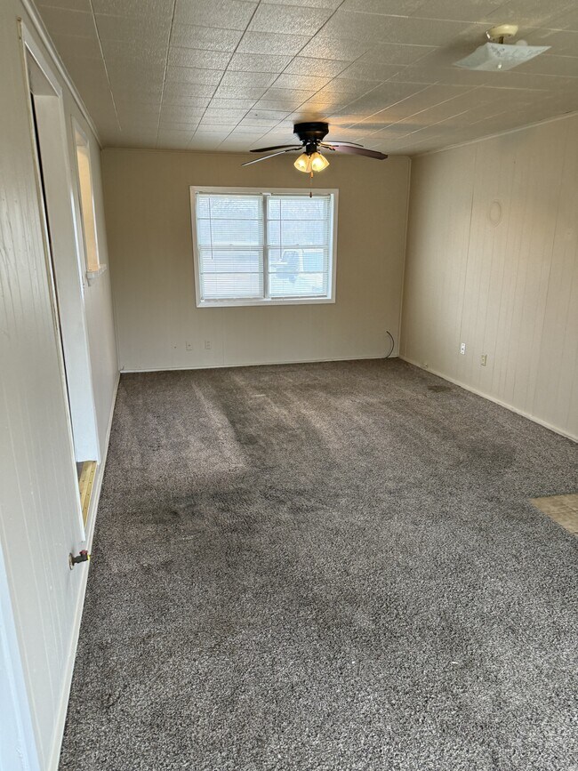 Photo - 182 Garrett Dr