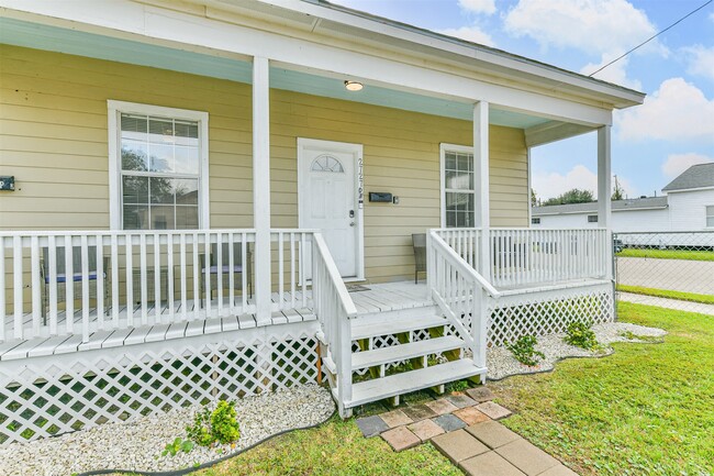 Photo - 2727 Avenue K