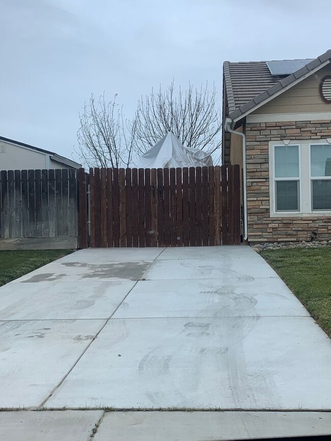 Photo - 4 Bedroom 2.5 Bath ready soon House