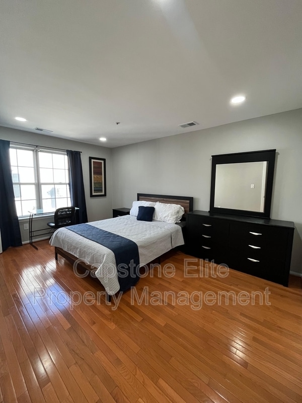 Photo - 30 Richmond St Unit 4 - Master Bedroom