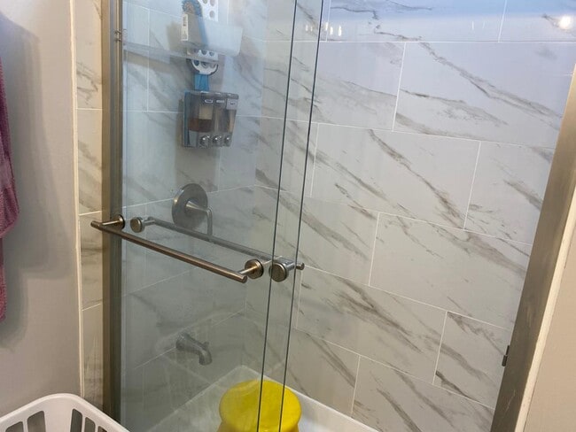 Photo - 221 Grissom Ln