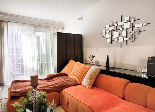 Photo - 355 N Maple St Unidad 242