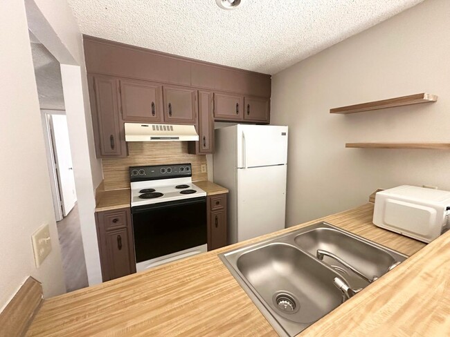 Photo - 2 Bedroom 1 Bathroom House For Rent!