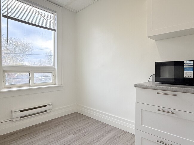 Photo - 1495 Gladstone Ave Unit 303