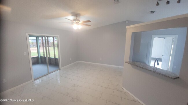 Photo - 737 Geoffrey Ave SW