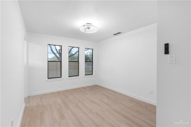 Photo - 14 N 17th St