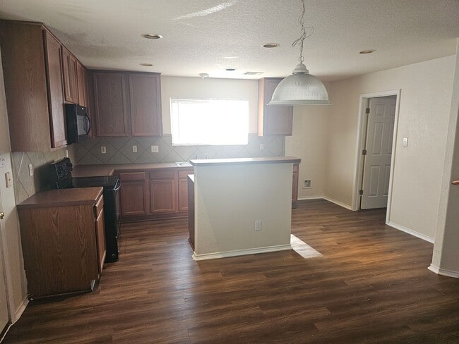 Photo - Huge House in a great area