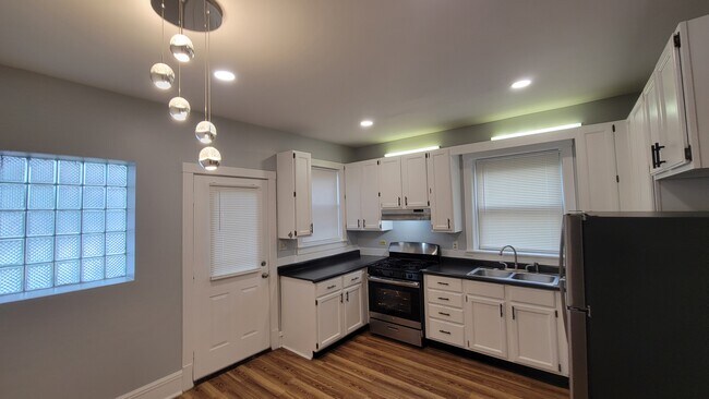 Photo - 5807 N Artesian Ave Unit #2