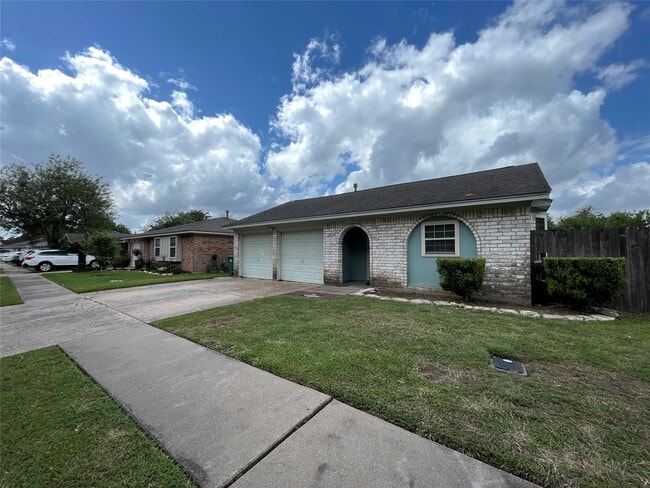 Photo - 1303 Sigma St