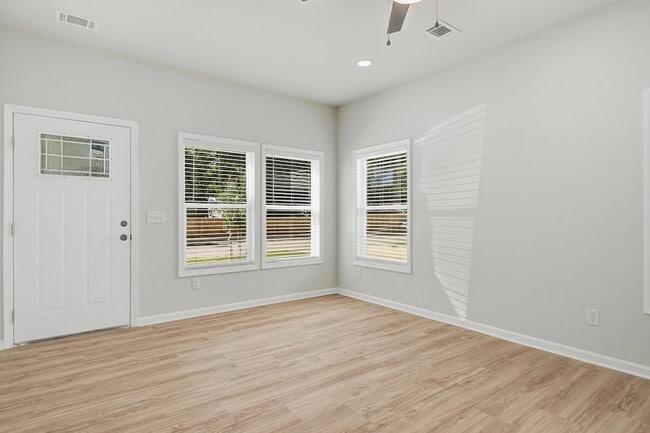 Photo - 4707 Boundary St