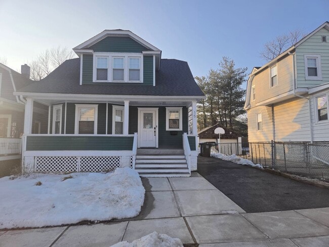 Building Photo - Spacious, meticulously renovated single family: 2-bedroom, 2 full bathroom & finished basement an...