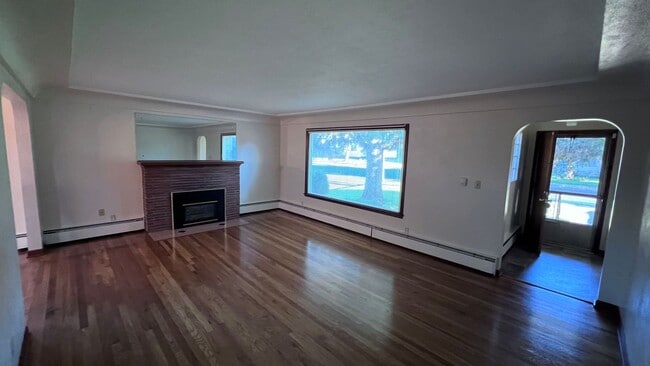 Photo - South Hill Charming 3 bed 2 bath in quiet ...
