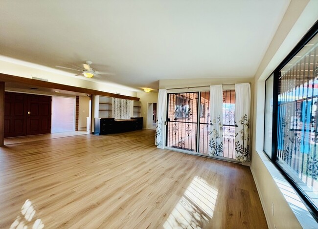 "Charming 3-Bed Oasis with Fireplace Spaci... - "Charming 3-Bed Oasis with Fireplace Spaci... Apartment