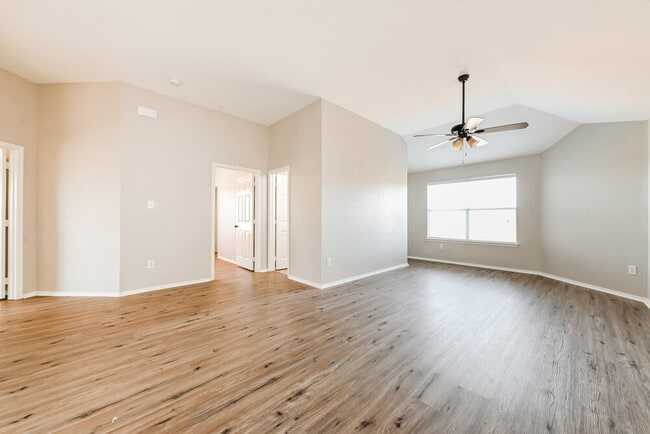 Photo - 908 Matthew Ln