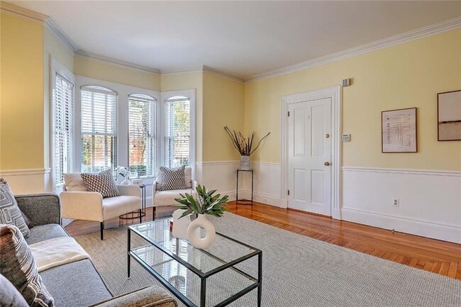 Photo - 135 Williams St