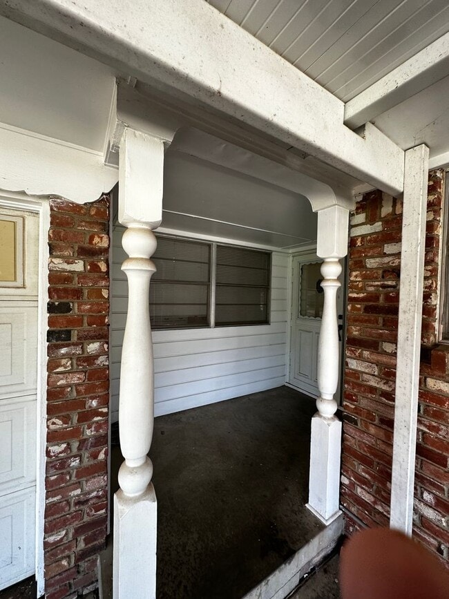 Photo - Great 3 bd/1.5 ba Home - Lots of Built-in Storage