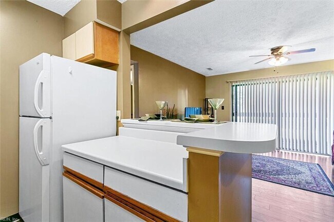 Photo - Modern First-Floor with Private Patio in Hampton Club