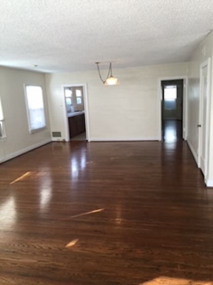 dining area - 1925 N Commonwealth Ave Unit 1925
