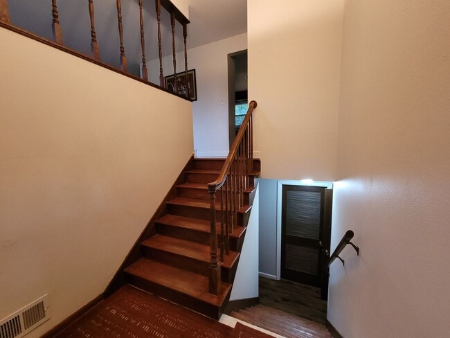 Photo - Coralville 4 bedroom 2.5 bath, 2 stall attached garage, fenced yard!