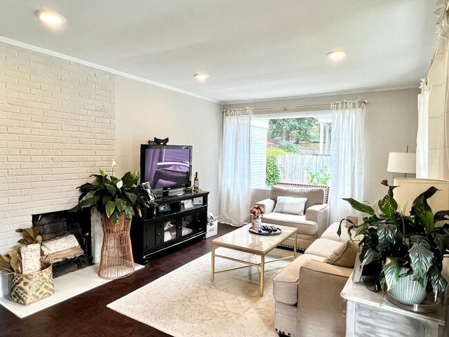 Photo - 3 bed 2 bath Single Family Home - Located between Southend, SouthPark & Myers Park