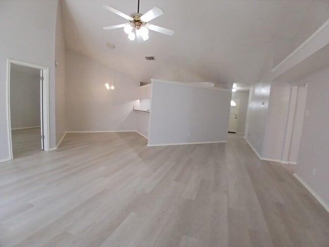 Photo - 2931 Auburn Dr